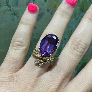 10 carat Amethyst with Diamonds Ring in 14k Yellow Gold